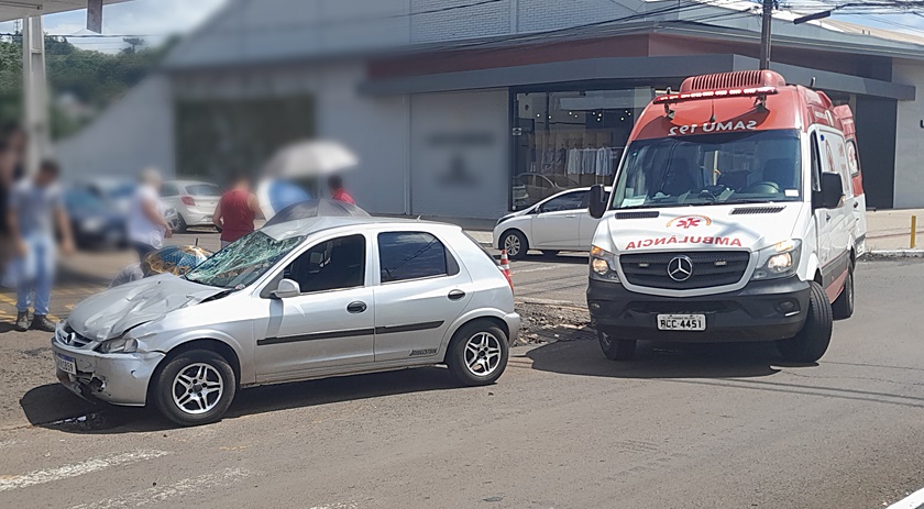 Colis O Envolvendo Carro E Moto Deixa Casal Ferido Na J Lio