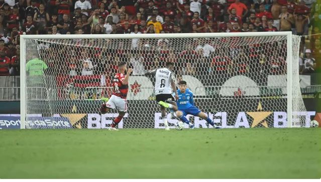 Brasileirão: São Paulo vence Inter e Athletico PR supera Flamengo