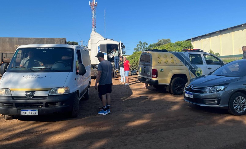 Homem é encontrado morto  dentro de caminhão em pátio de empresa